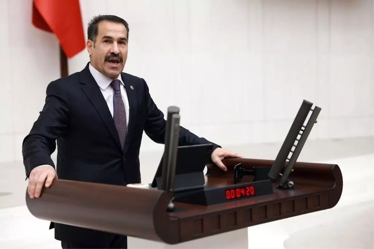 Türkkan'ın 'cami projesinin kaldırıldığı' iddiasını ruhsat ve belgelerle yalanladı